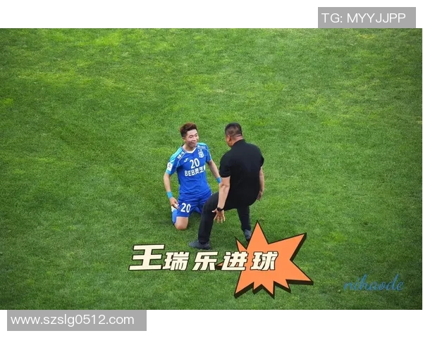 可爱足球明星的精彩瞬间与迷人笑容展现足球魅力与青春活力