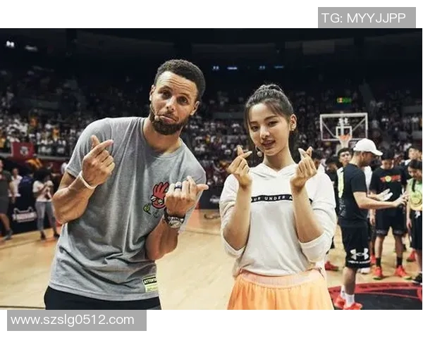 女明星穿搭篮球衫展现时尚魅力与运动风范的精彩瞬间